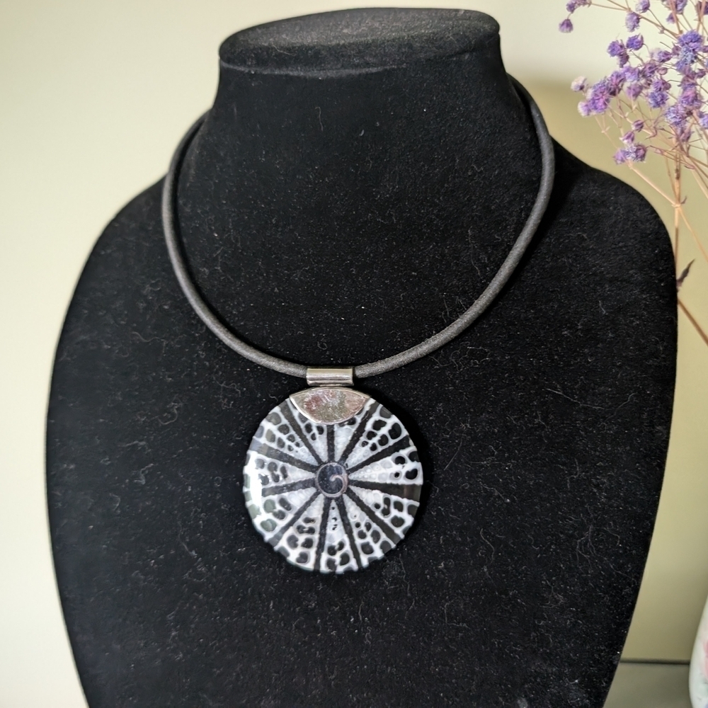 Elegant Black and Silver Pendant Necklace